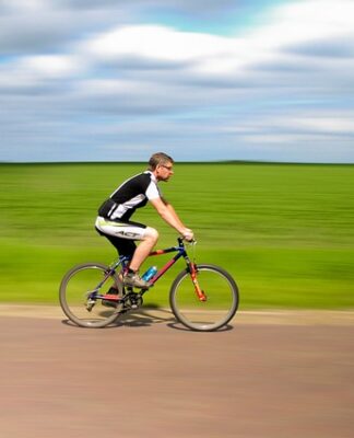 Po co kolarzom okulary?